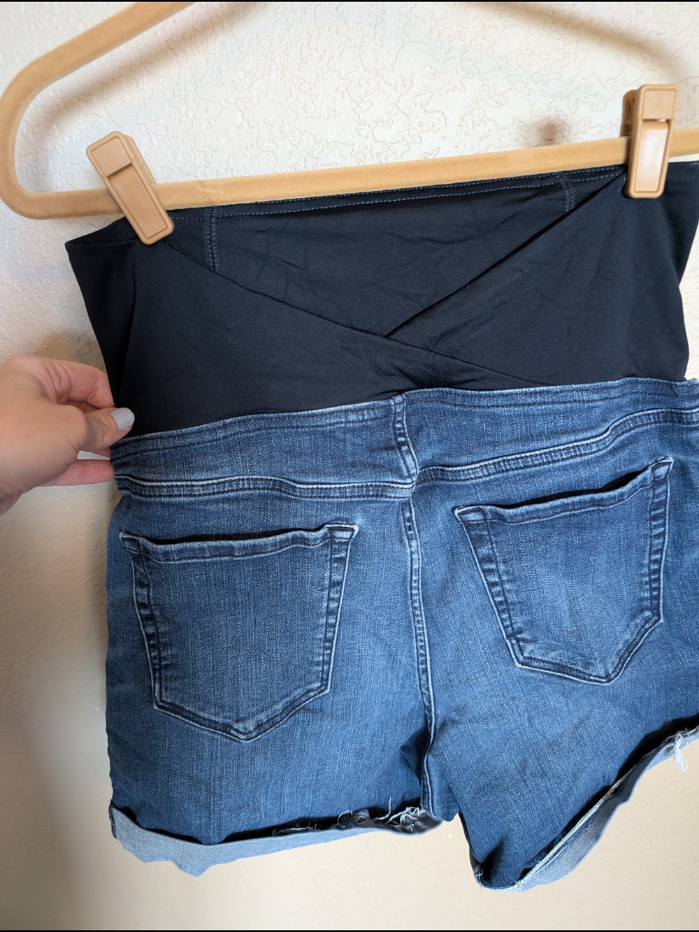 🌟3/$20 All Maternity🌟 Maternity Mid Shorts With V Cut Back Band - Picture 2 of 3